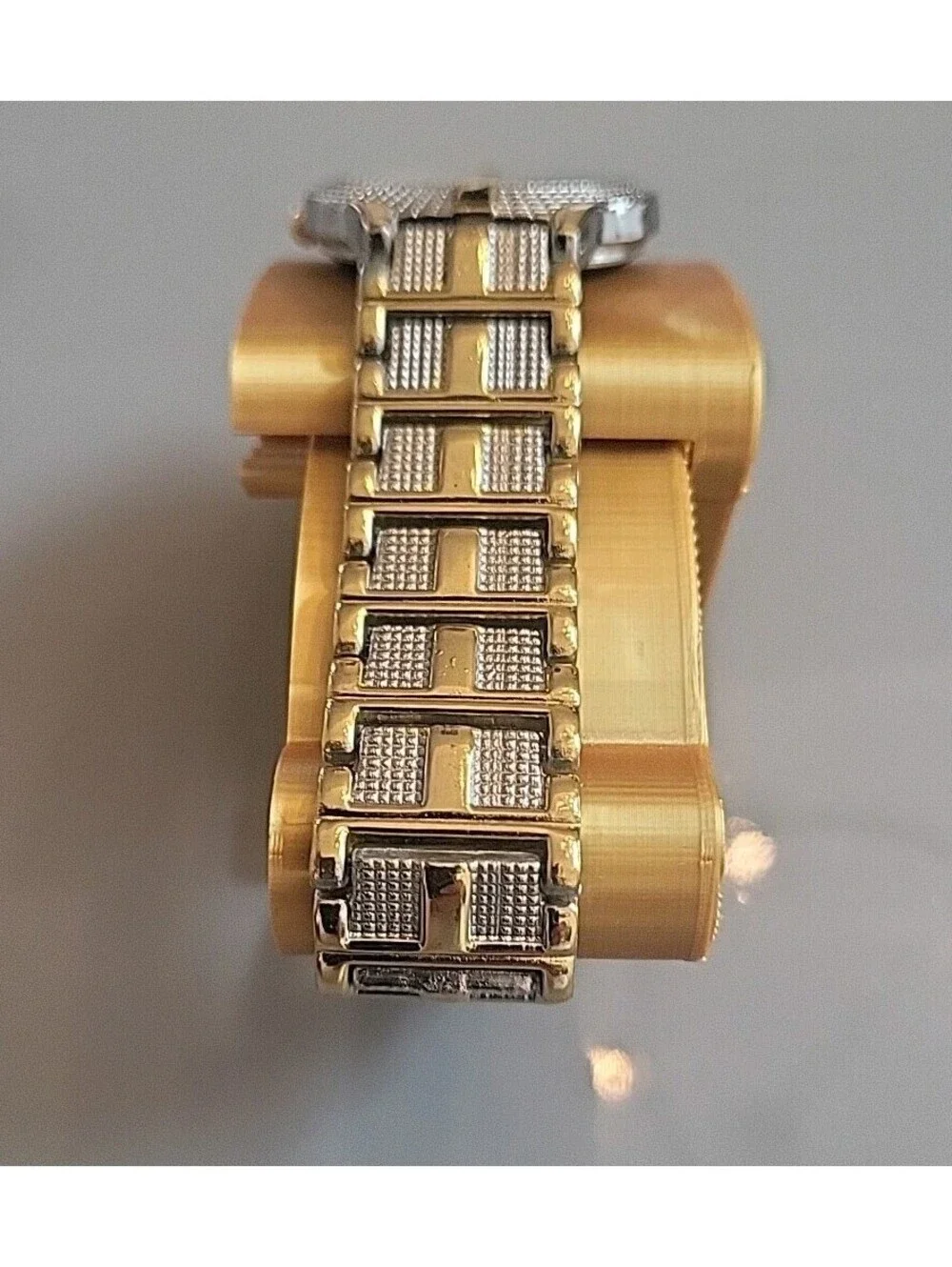 Vintage Geneva Ladies Watch 32mm Silver & GoldTone New Battery Working Perfectly